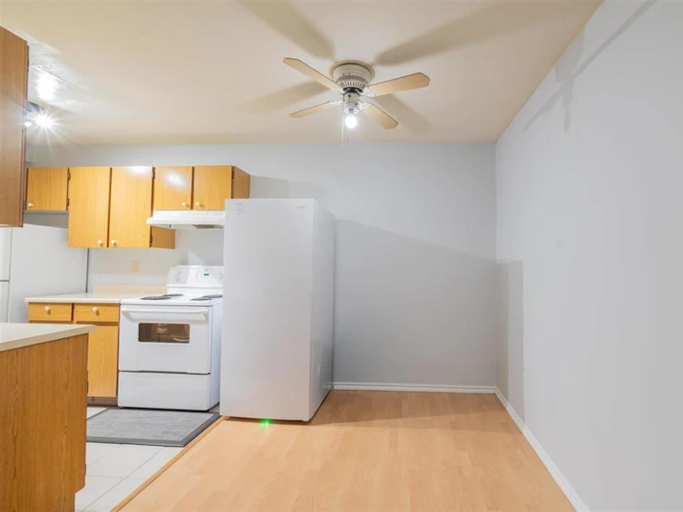 204-9672 134, Surrey, BC, V3T 5L5 - 12