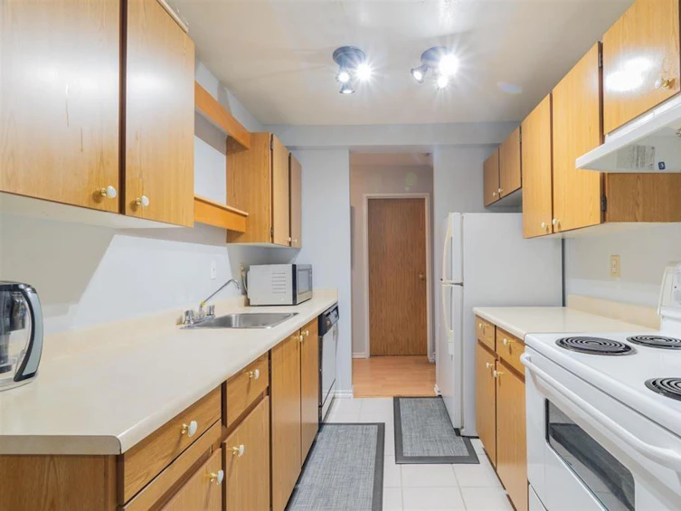 204-9672 134, Surrey, BC, V3T 5L5 - 14