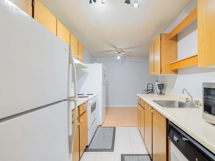 204-9672 134, Surrey, BC, V3T 5L5 - 6