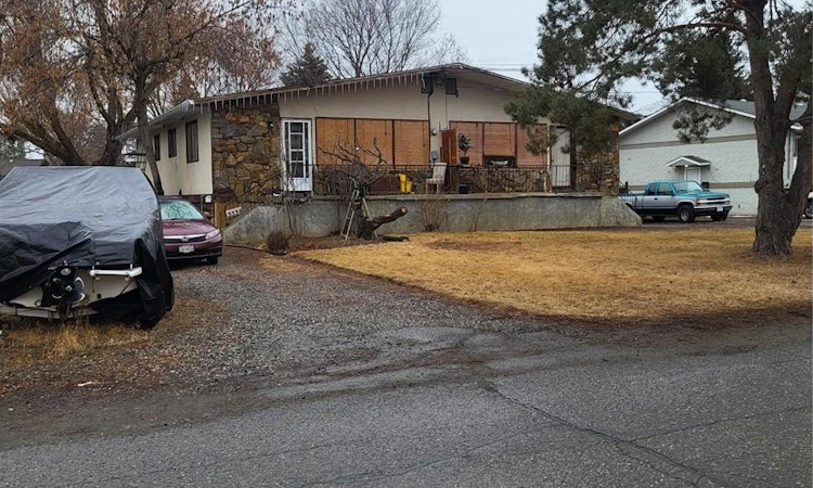 3336-3338 Overlander Drive