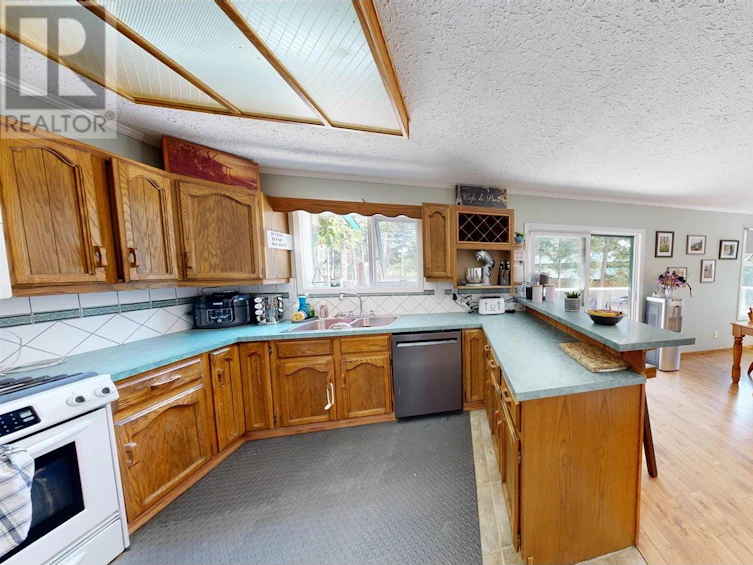5902 Eastwood Road, 100 Mile House, BC, V0K 2E1 - 18