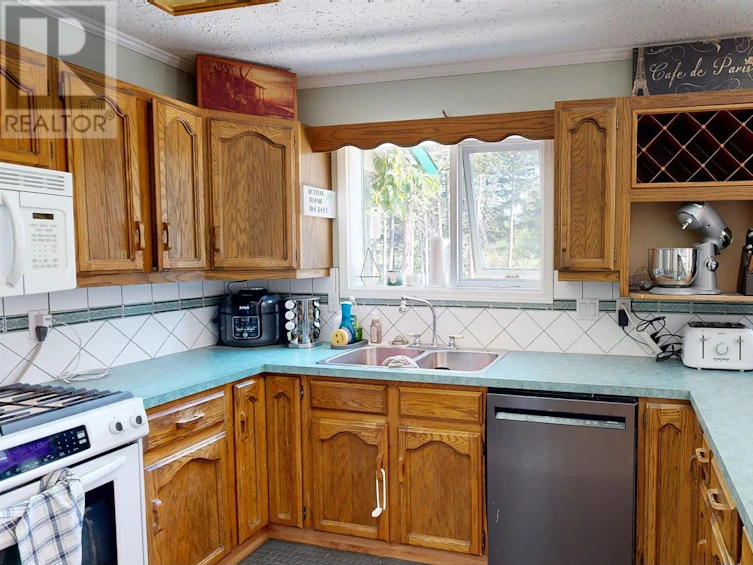 5902 Eastwood Road, 100 Mile House, BC, V0K 2E1 - 19