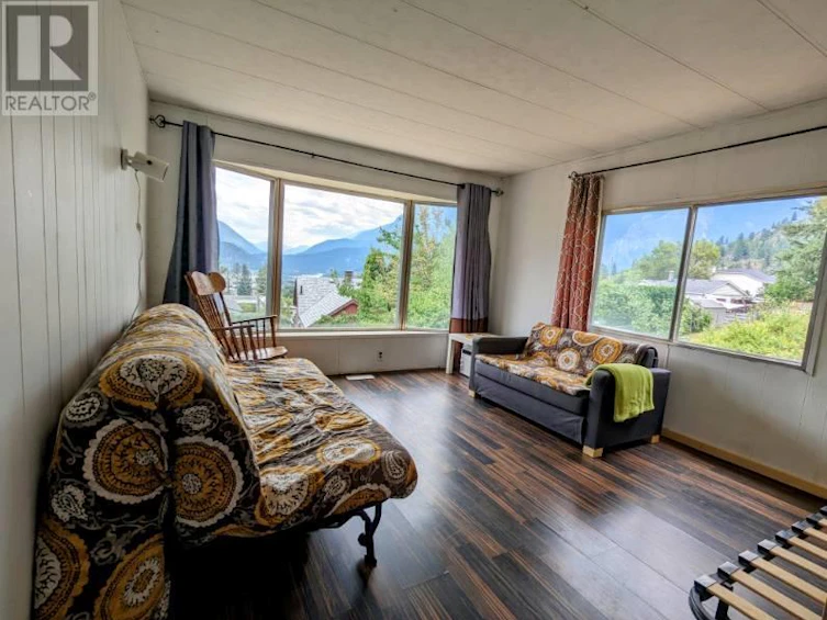 618 Victoria Street, Lillooet, BC, V0K 2E3 - 2