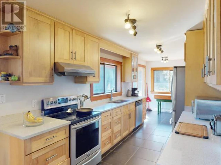 2870 Dangio Road, Powell River, BC, V8A 0G3 - 8