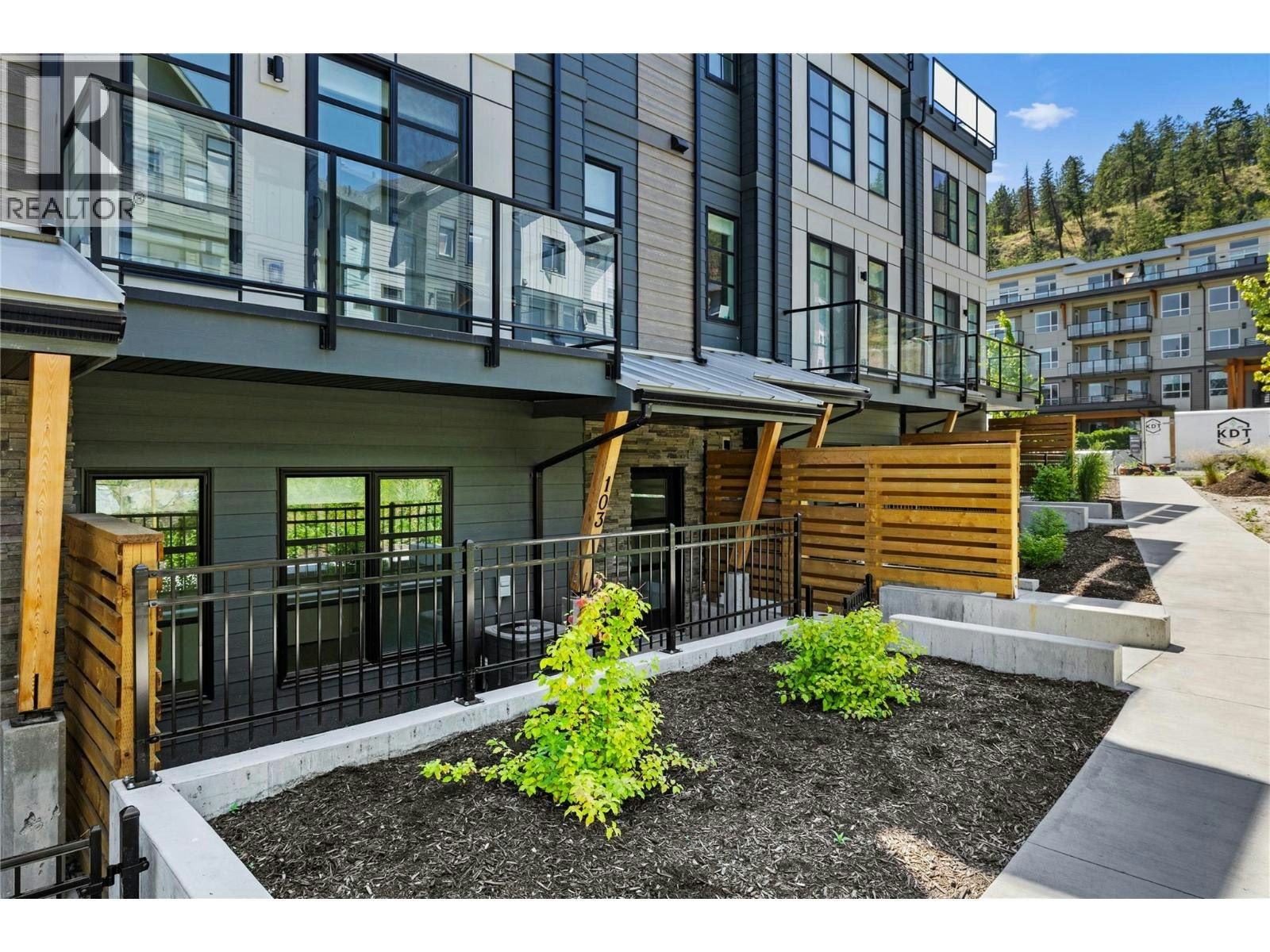 103-1455 Cara Glen Court, Kelowna, BC, V1V 3B8 - 2