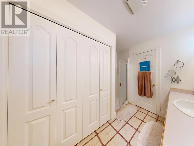 5377 Kallum Drive, 108 Mile Ranch, BC, V0K 2Z0 - 25