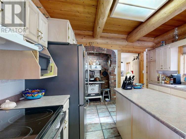 8494 Gerald Crescent, 100 Mile House, BC, V0K 1E0 - 12