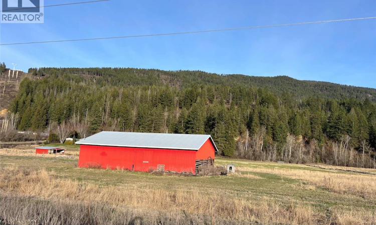 2802 Lower Wynndel Road