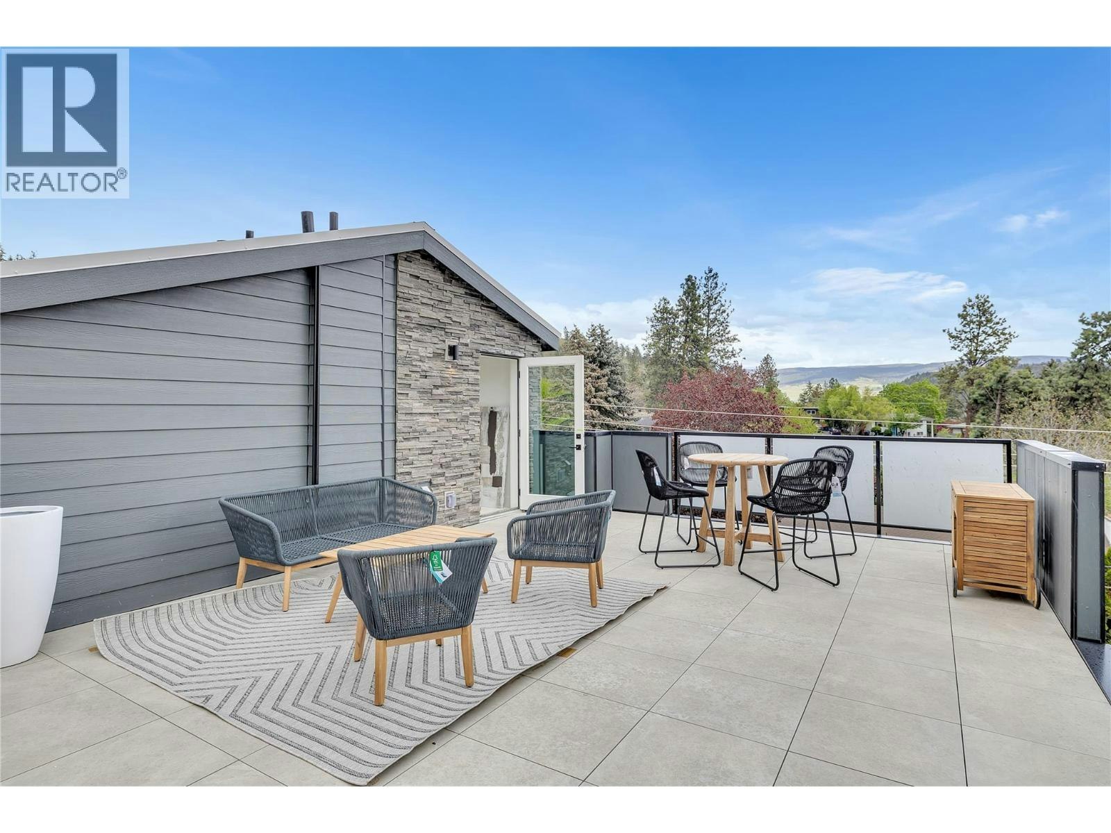 132-1455 Cara Glen Court, Kelowna, BC, V1V 3B8 - 3