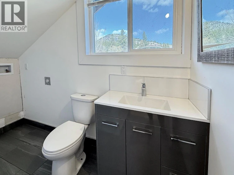 2211 West Bench Drive, Penticton, BC, V2A 8Z8 - 34