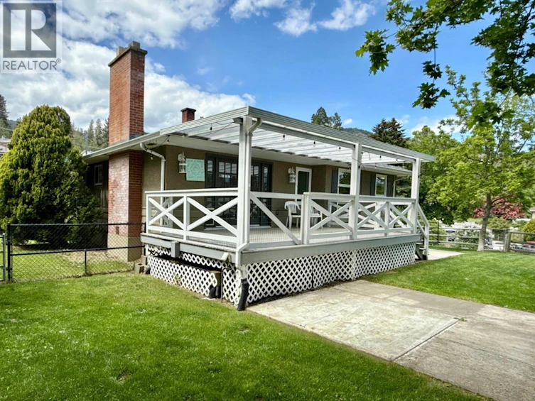 2211 West Bench Drive, Penticton, BC, V2A 8Z8 - 2