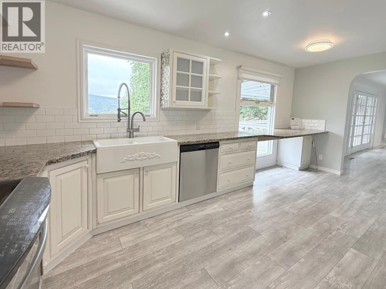 2211 West Bench Drive, Penticton, BC, V2A 8Z8 - 9