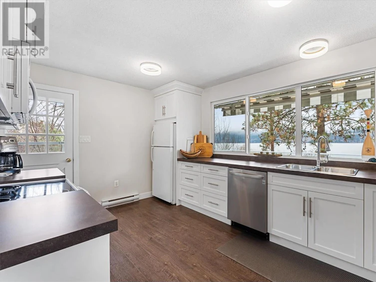 17110 Coral Beach Road, Lake Country, BC, V4V 1B9 - 16