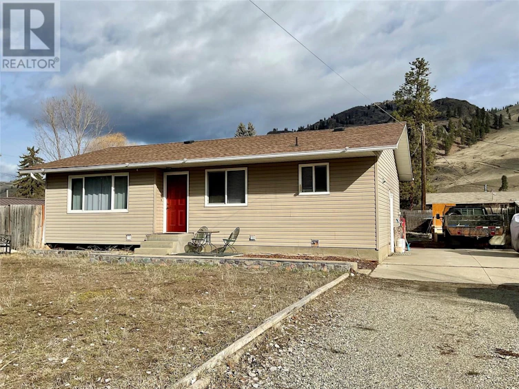 577 Seventh Avenue, Midway, BC, V0H 1M0