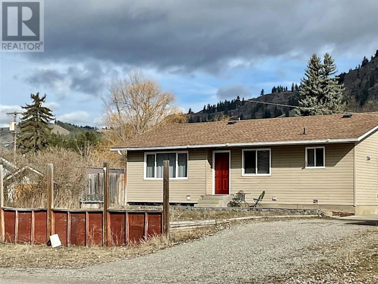 577 Seventh Avenue, Midway, BC, V0H 1M0 - 2