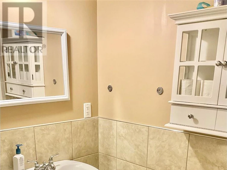 577 Seventh Avenue, Midway, BC, V0H 1M0 - 36