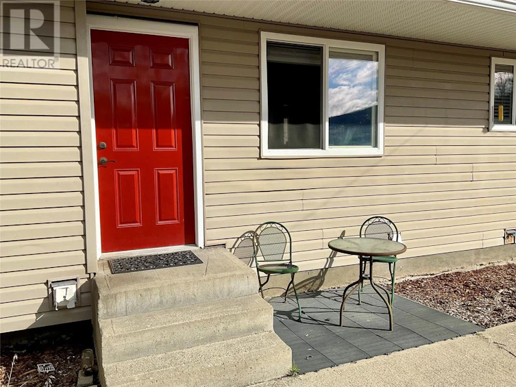 577 Seventh Avenue, Midway, BC, V0H 1M0 - 4