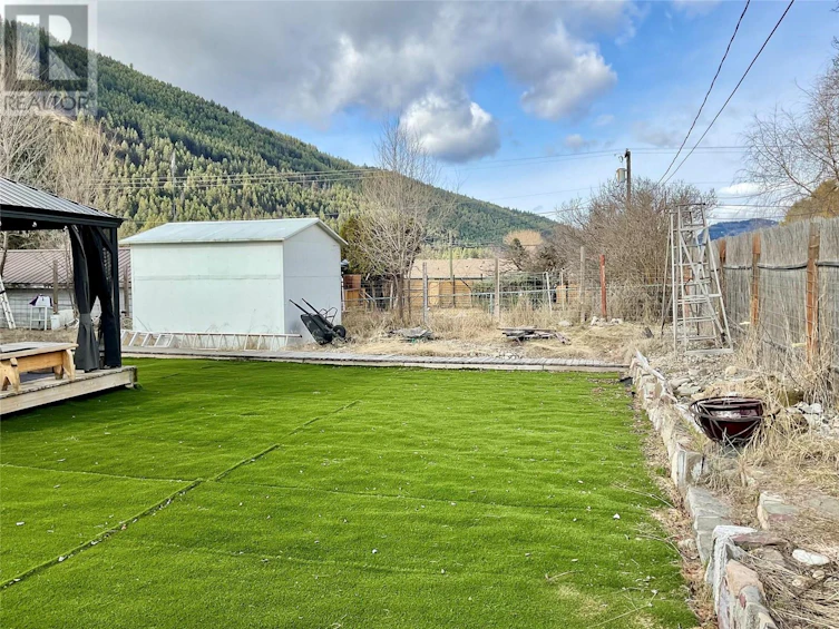577 Seventh Avenue, Midway, BC, V0H 1M0 - 7