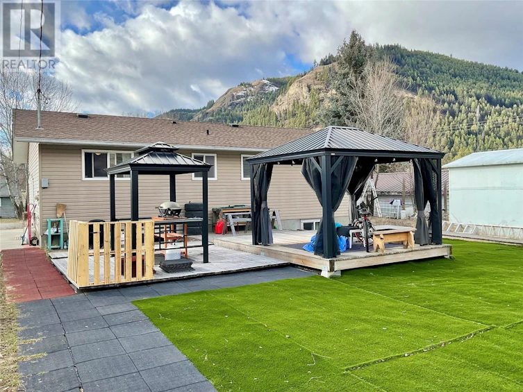 577 Seventh Avenue, Midway, BC, V0H 1M0 - 9