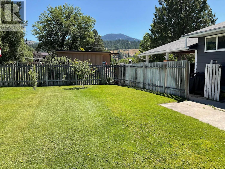 431 Hartland Avenue, Midway, BC, V0H 1M0 - 8