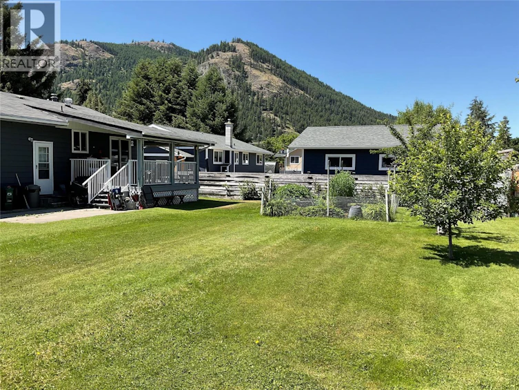 431 Hartland Avenue, Midway, BC, V0H 1M0 - 7
