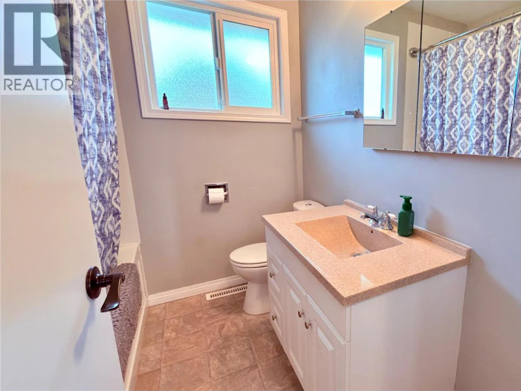 431 Hartland Avenue, Midway, BC, V0H 1M0 - 33