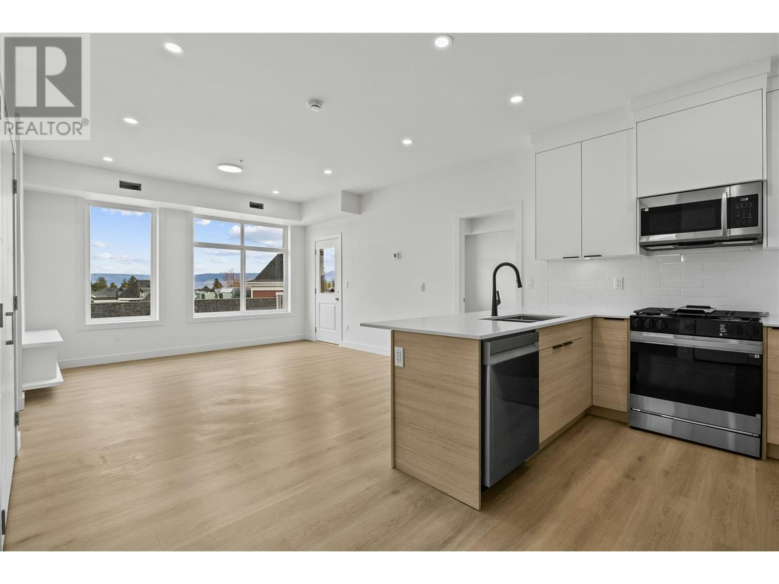 201-5300 Main Street, Kelowna, BC, V1W 0C1 - 11
