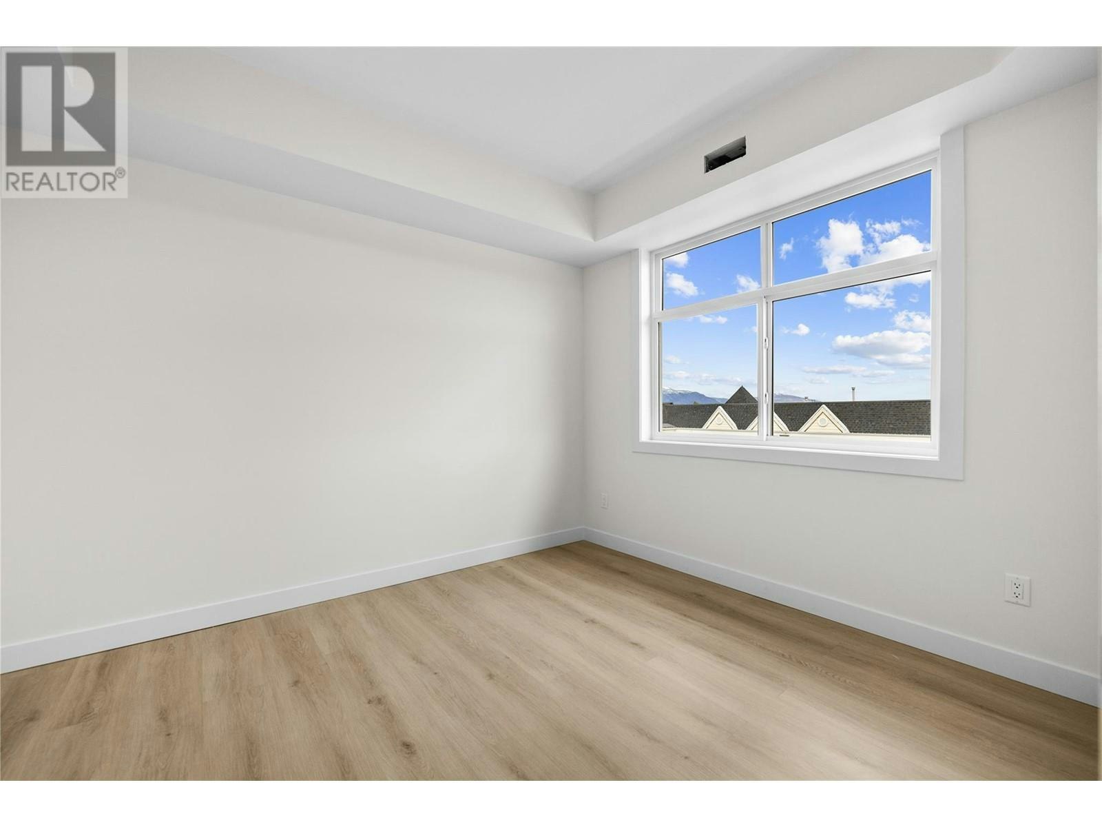 201-5300 Main Street, Kelowna, BC, V1W 0C1 - 23