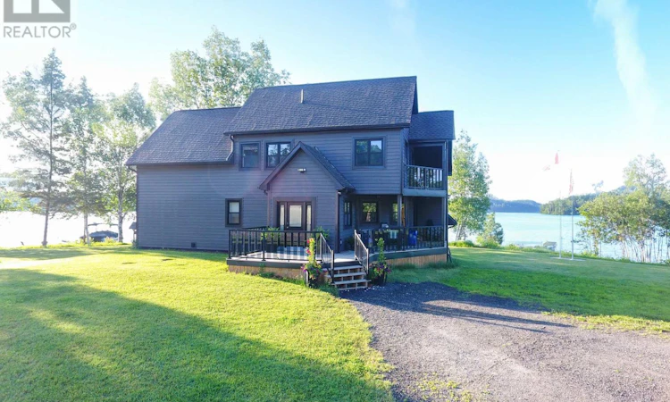 33 White Bear Court