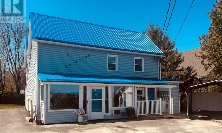 83 Robinson Street W