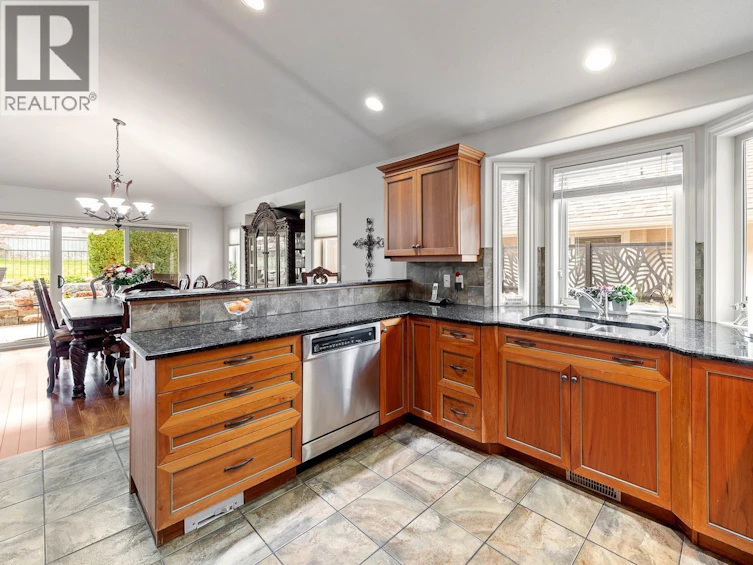 4345 S Gallaghers Fairway, Kelowna, BC, V1W 4X4 - 22