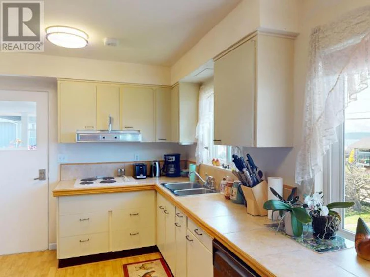 4007 Joyce Avenue, Powell River, BC, V8A 2Z4 - 10