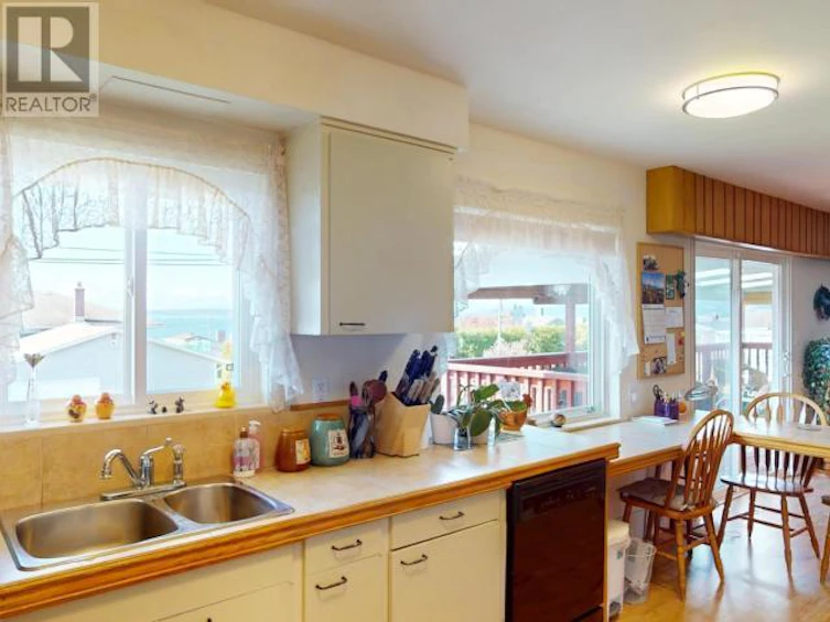 4007 Joyce Avenue, Powell River, BC, V8A 2Z4 - 11