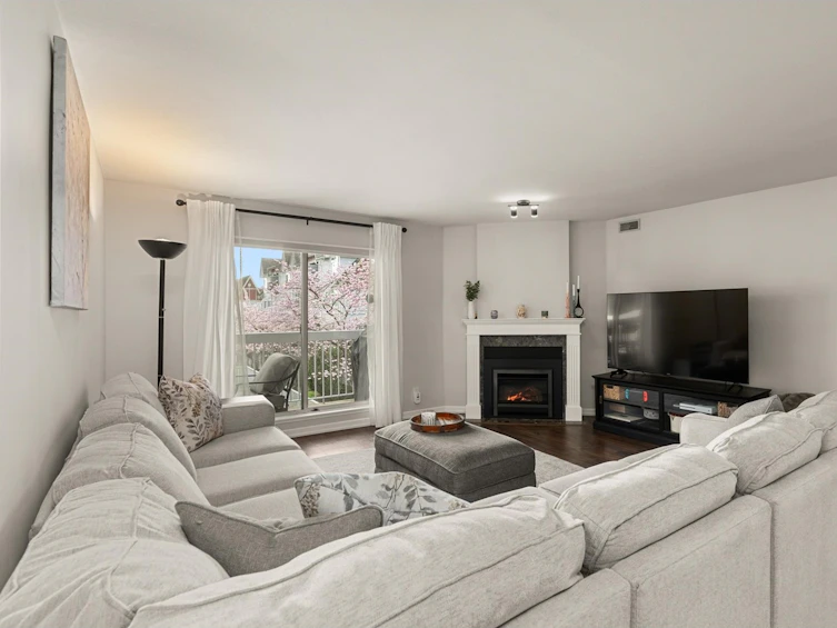 201-9299 121, Surrey, BC, V3V 7X8 - 9
