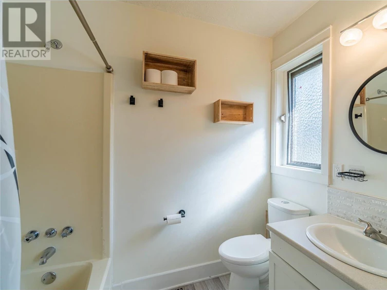 4270 Spurraway Road, Kamloops, BC, V2H 1L2 - 11