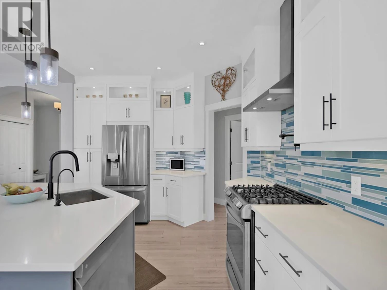 1088 Peak Point Drive, West Kelowna, BC, V1Z 4A9 - 12