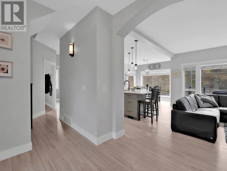 1088 Peak Point Drive, West Kelowna, BC, V1Z 4A9 - 6