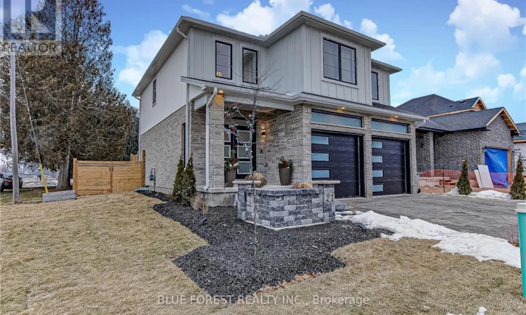 48 Woodland Walk