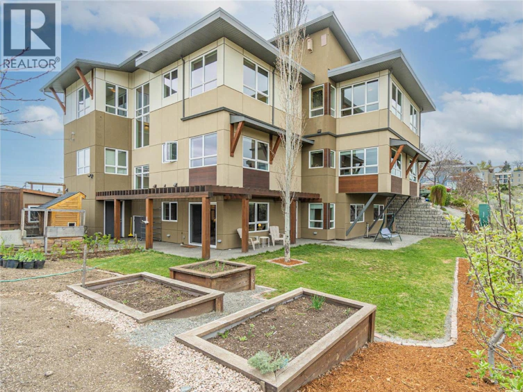 772 W Battle Street, Kamloops, BC, V2C 1H6 - 3