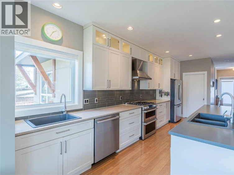 772 W Battle Street, Kamloops, BC, V2C 1H6 - 6