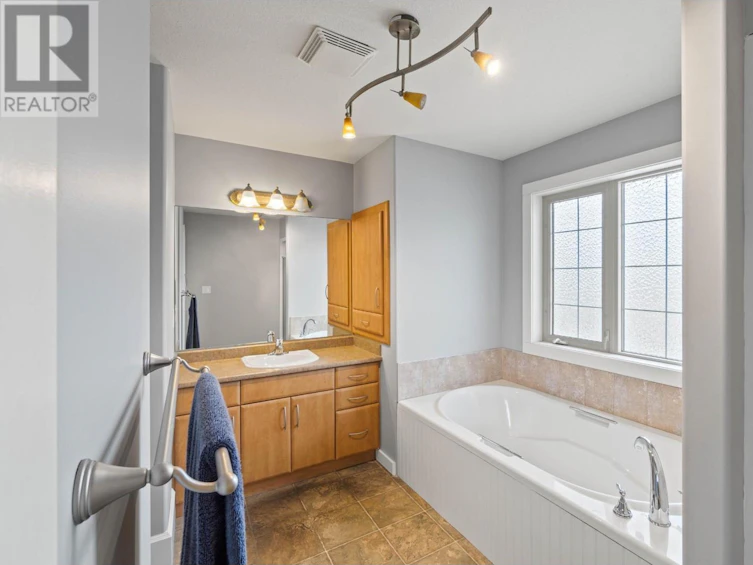 919 Dominion Street, Kamloops, BC, V2C 2Y3 - 23