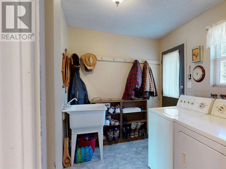 5033 Hansen Court, 108 Mile Ranch, BC, V0K 2Z0 - 18