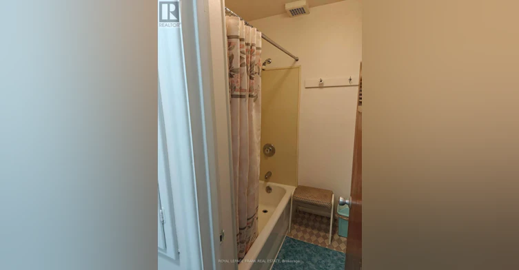 ROOM 8-374 Central Park Boulevard S, Oshawa, ON, L1H 5X2 - 5