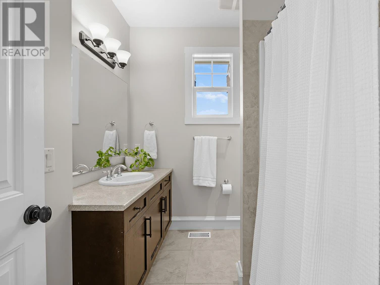 5507 Lee Lane, Kelowna, BC, V1W 5H2 - 45