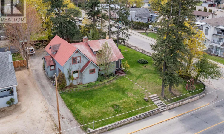 320 SE Okanagan Avenue