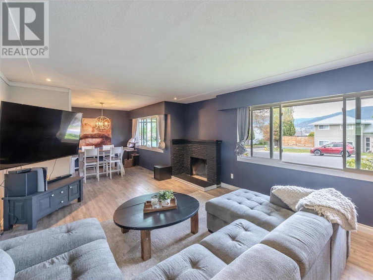 402 Heather Road, Penticton, BC, V2A 6P2 - 2