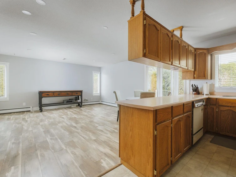 15729 20, Surrey, BC, V4A 2A7 - 14