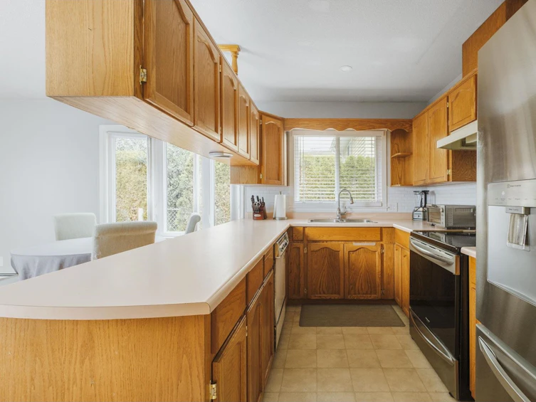 15729 20, Surrey, BC, V4A 2A7 - 15