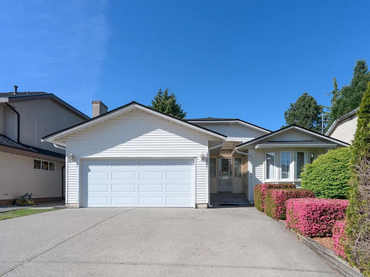 15729 20, Surrey, BC, V4A 2A7 - 2