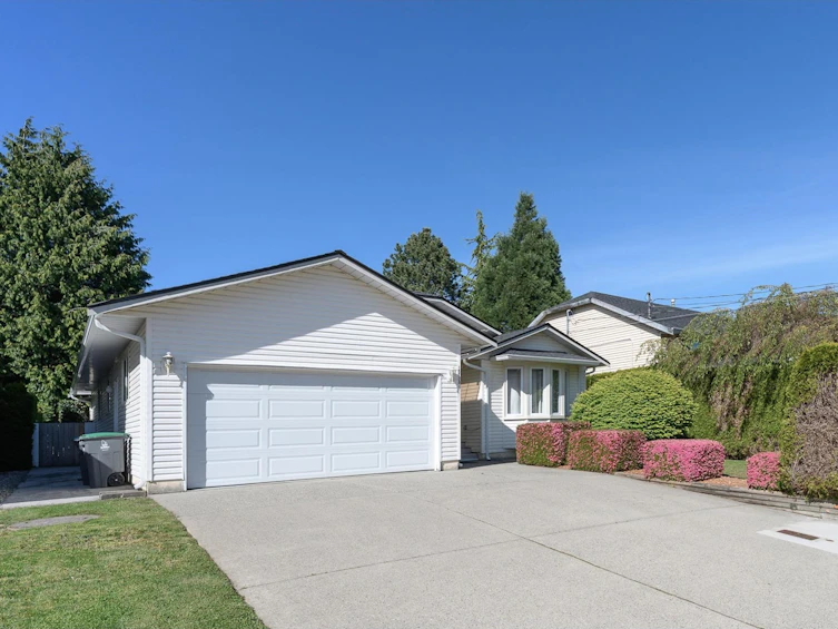 15729 20, Surrey, BC, V4A 2A7